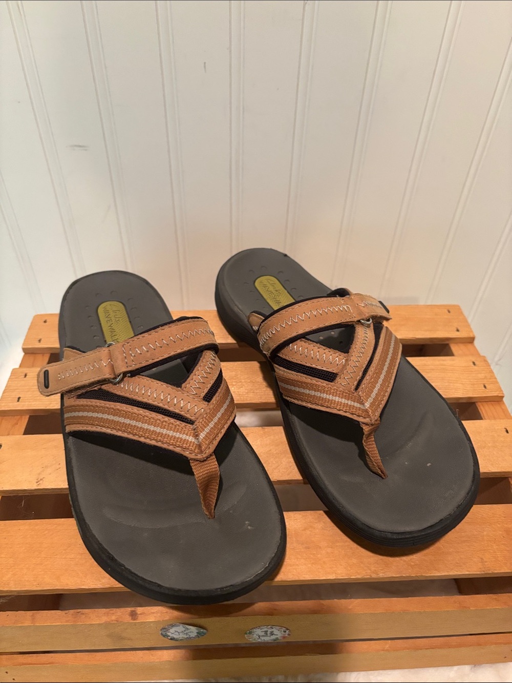 Clarks Wave Walk Women’s Canvas Thong Sandals Size 6